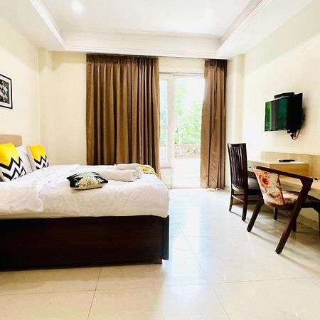 Bluo Studio1 Golf Course Road, Gym, Balcony Garden Gurgaon Exterior photo
