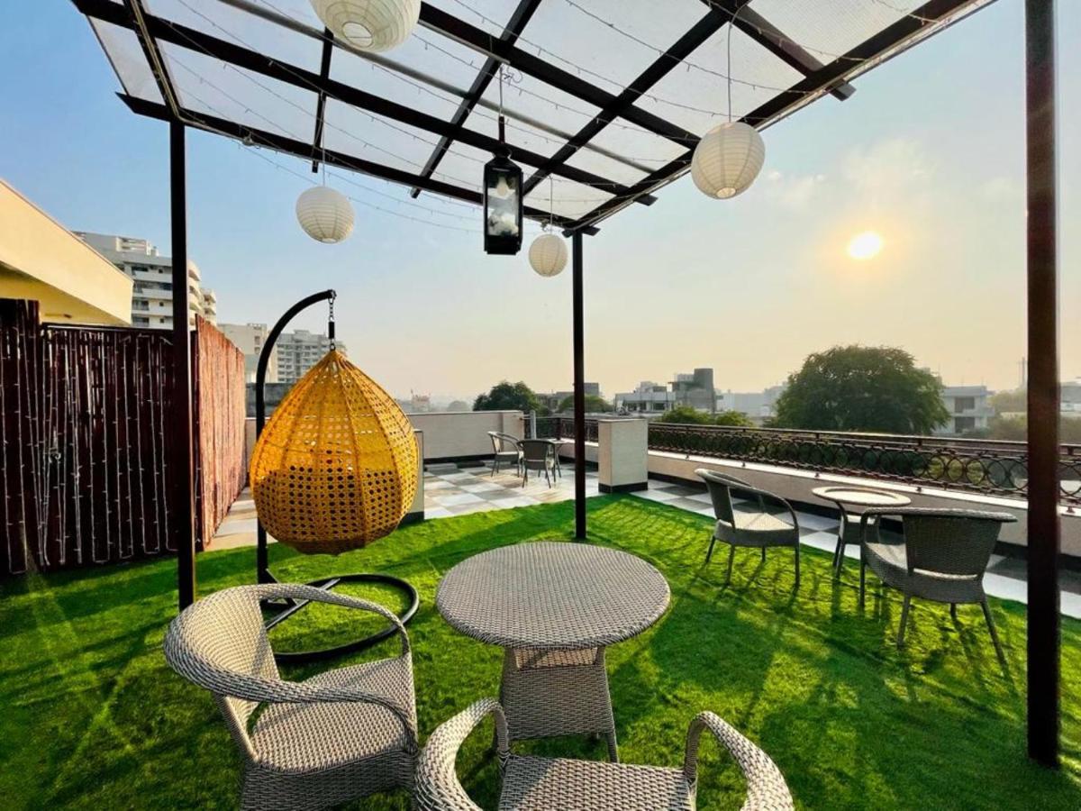 Bluo Studio1 Golf Course Road, Gym, Balcony Garden Gurgaon Exterior photo
