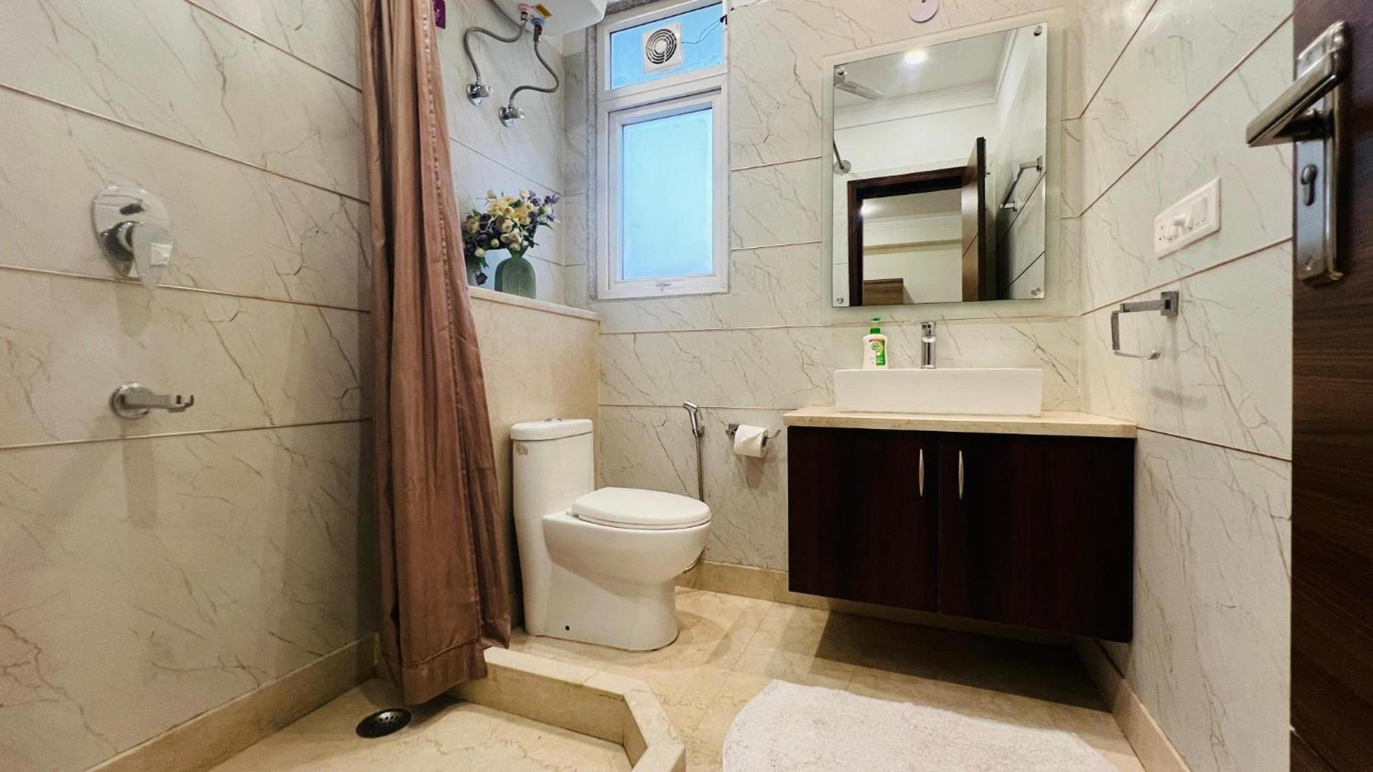 Bluo Studio1 Golf Course Road, Gym, Balcony Garden Gurgaon Exterior photo